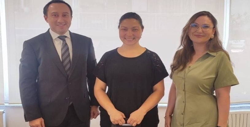 İZMİR'DE LGS'DE DERECEYE GİREN ÜYEMİZİN EVLADI ÖDÜLLENDİRİLDİ